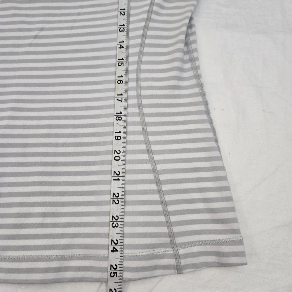 Lululemon Womens 6 Long‎ Sleeve Running Top Gray Stripe Thumbholes Tech Athletic